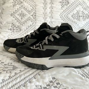 Air Jordan mens basketball sneakers 7.5